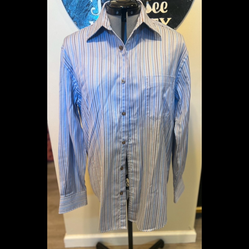 Casual Blue Button Down Shirt with Striped Pattern